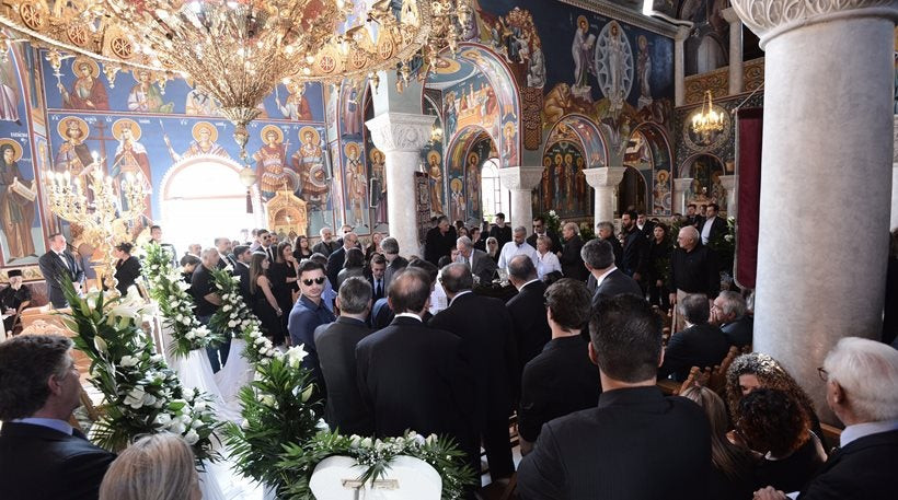 Στο νοσοκομείο η μητέρα του Μιχάλη Ζαφειρόπουλου -Δεν άντεξε όταν άκουσε τον επικήδειο